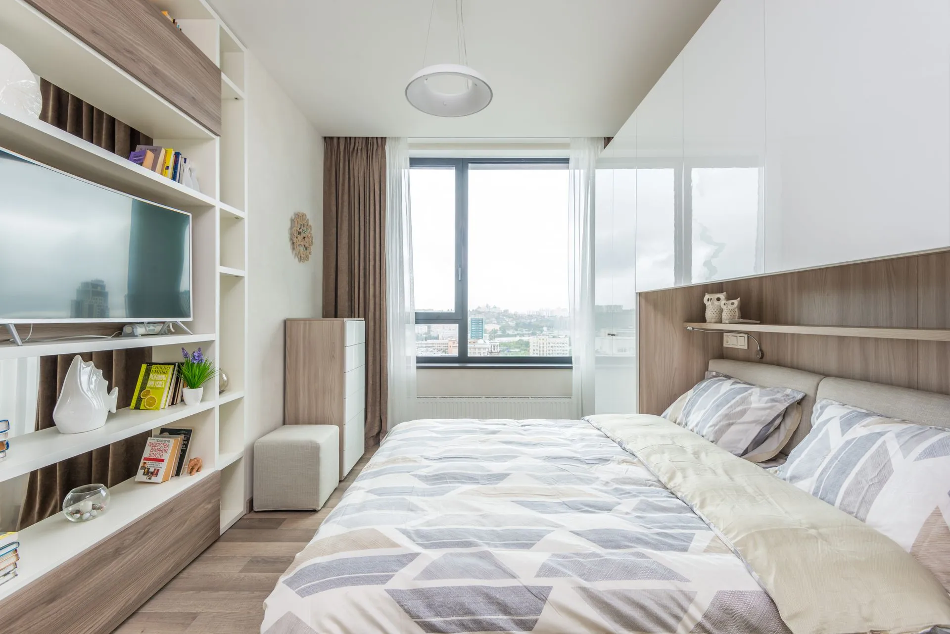 Dormitor cu depozitare integrată — studio, Cluj